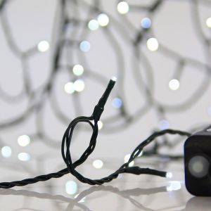 ΣΕΙΡΑ, 300 LED 3mm, 31V ΜΕΤΑΣΧΗΜΑΤΙΣΤΗ, 8 ΠΡΟΓΡΑΜΜΑΤΑ ΚΑΙ ΜΝΗΜΗ, ΠΡΑΣΙΝΟ PVC ΚΑΛΩΔΙΟ, ΛΕΥΚΟ LED ΑΝΑ 5cm, ΠΡΟΕΚΤΑΣΗ ΠΑΡΟΧΗΣ 3m, ΙΡ44